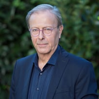 Janis Vakarelis Profile Picture